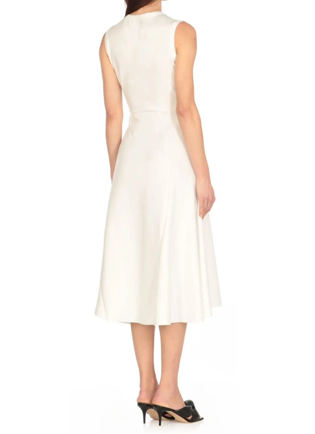 Abito con dettagli in punto luce