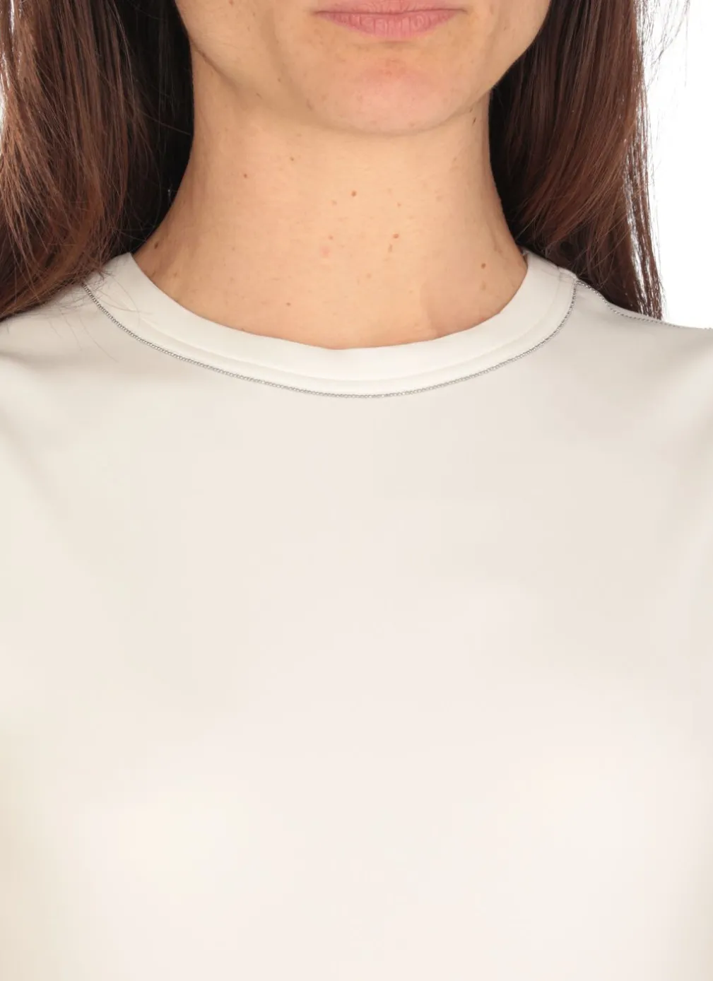 Abito con dettagli in punto luce