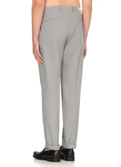 Pantaloni con micro pattern