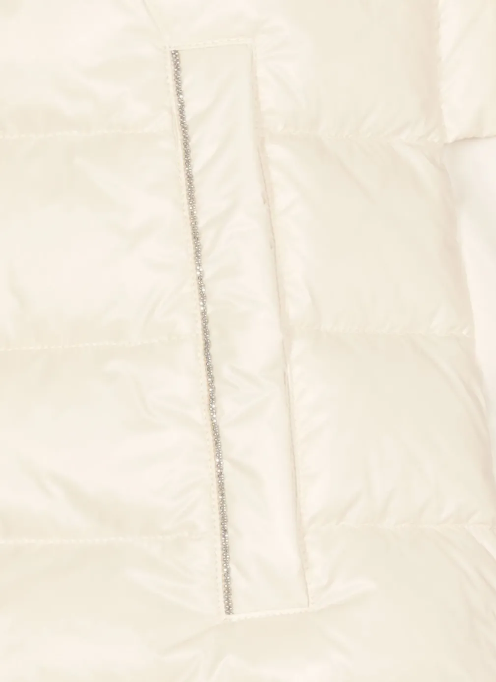 Piumino con dettagli in punto luce