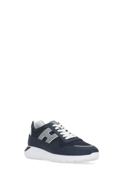Sneakers Interactive3