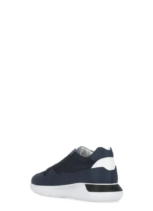 Sneakers Interactive3