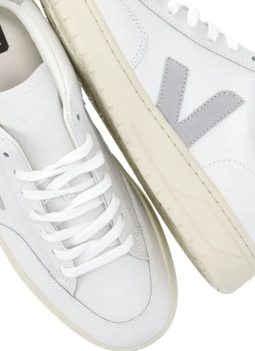 Sneakers V-12