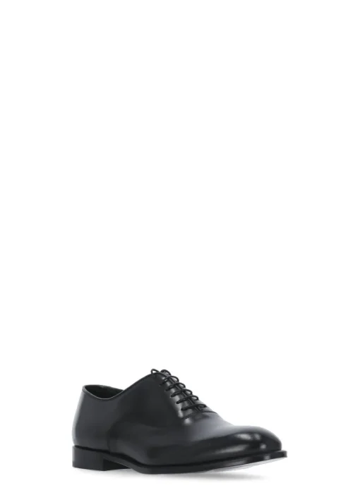 Stringate in pelle liscia