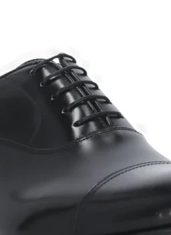 Stringate in pelle liscia