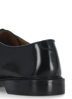 Stringate in pelle liscia
